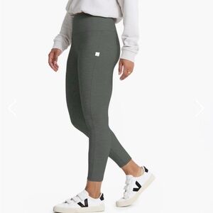 Vuori Bayview Thermal Legging in Shale. NWT